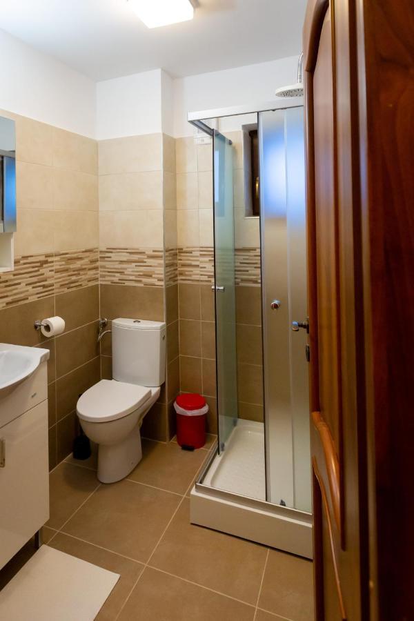 Pensiunea Mateo Hotel Bodzavásár Kültér fotó